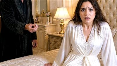 جوزي العجوز كان بيديني حباية غريبه  كل ليلة وممنوع افتح بوقي ..  مع انه ملمسنيش  ولا  ليلة واحدة ولما ركبت كاميرا شفت اللي ميتخيلوش عقل!