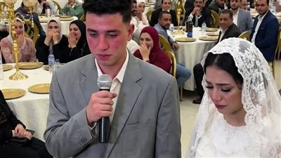 العريس مسك الميكروفون وقال 
